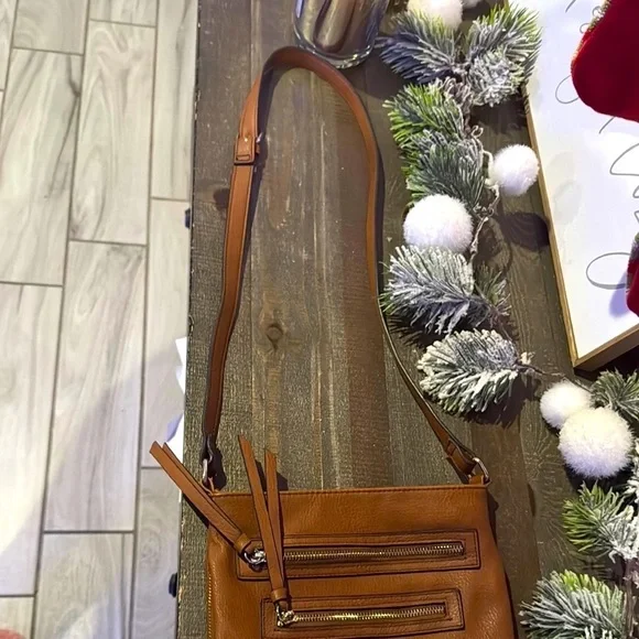 Steve Madden Brown Crossbody Bag with Leather Material and Minimalist Design - Picture 6 of 7